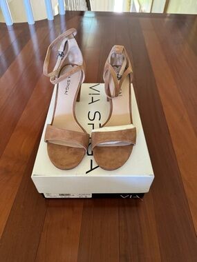 Via Spiga Tan Wendi Suede Ankle-Strap Block Heel Sandals size 9.5 **NWT